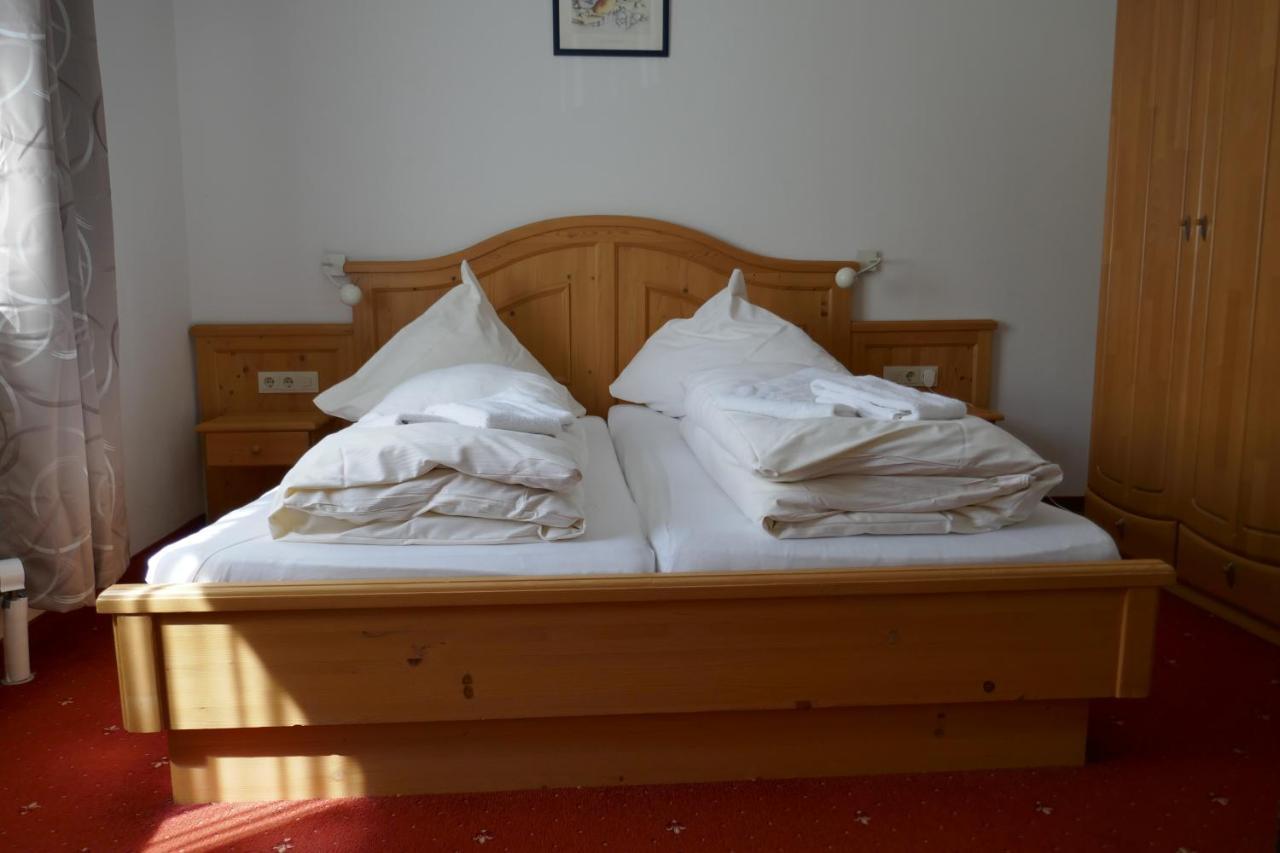 Pension & Ferienwohnungen Haus Edelweiss Holzgau Zewnętrze zdjęcie